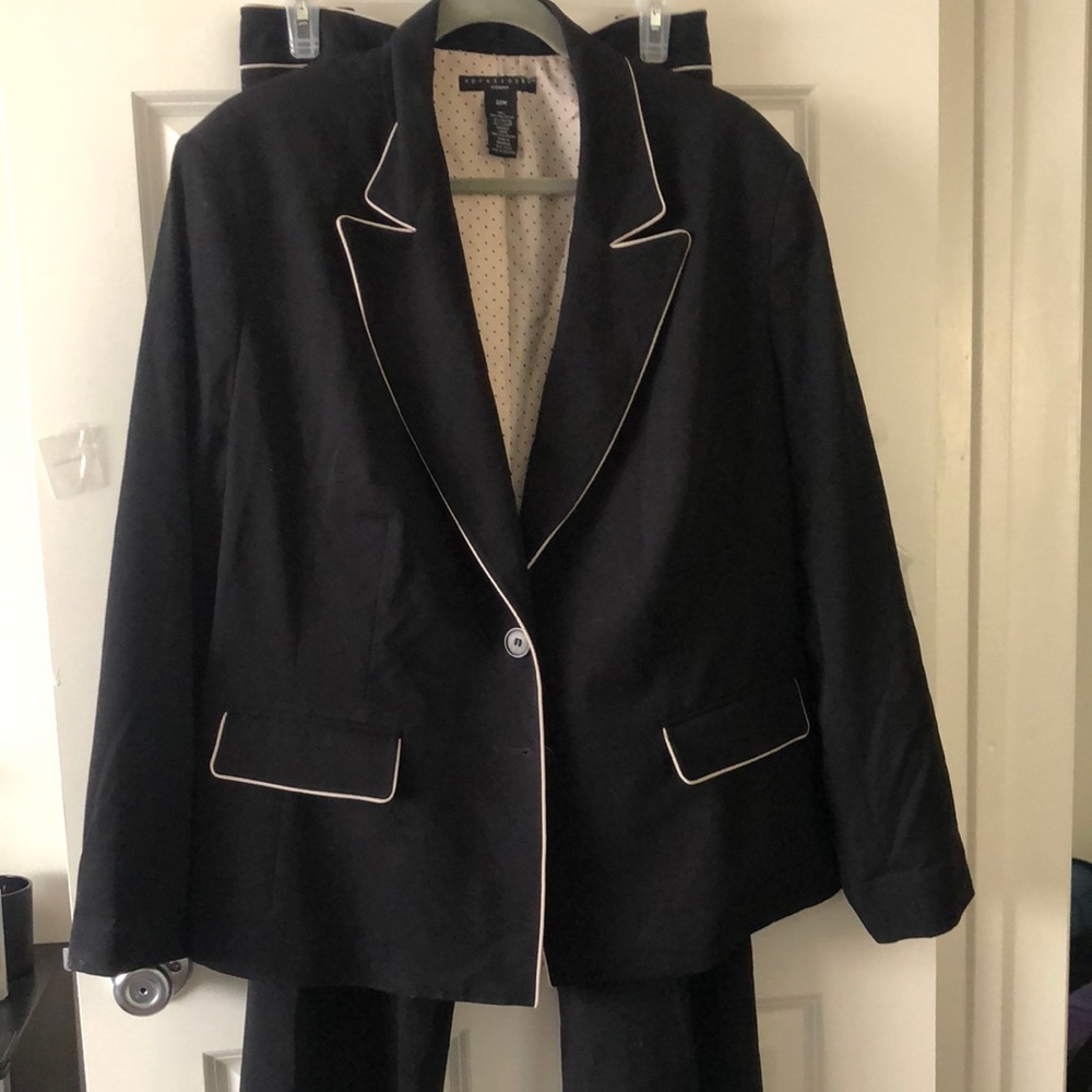 Apostrophe Woman Black Suit Size 22W